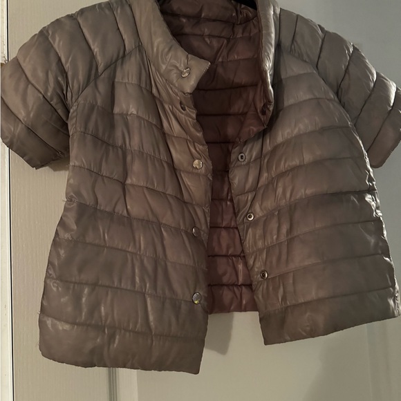 Short sleeved light weight puffer coat ( reversible ) - Picture 3 of 4